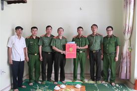 Công an tỉnh Sơn La thăm hỏi, tri ân các gia đình thương binh, liệt sỹ