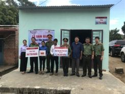 Công an tỉnh Kon Tum trao nhà tình nghĩa tại xã Sa Loong, huyện Ngọc Hồi