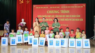 Khám bệnh, cấp phát thuốc miễn phí cho người dân xã biên giới Bắc Xa, Lạng Sơn
