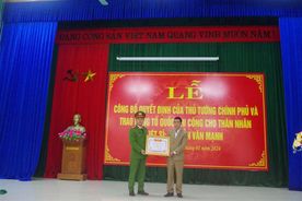 Trao Bằng Tổ quốc ghi công cho thân nhân liệt sỹ Nguyễn Văn Mạnh