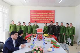 Thứ trưởng Nguyễn Văn Long thăm và chúc Tết các đơn vị tại Cao Bằng