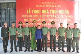 Đắk Lắk: Trao Nhà tình nghĩa tặng gia đình liệt sĩ Công an nhân dân Trần Quốc Thắng