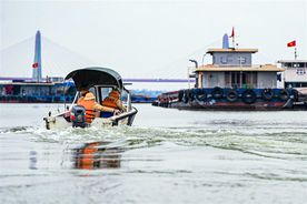 Phối hợp tuần tra, kiểm soát, xử lý vi phạm của tàu thuyền trên tuyến sông Hồng và địa bàn các tỉnh giáp ranh
