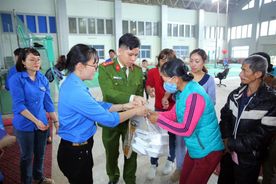 Tuổi trẻ Công an tỉnh Ninh Bình tổ chức chương trình thiện nguyện tại các bệnh viện