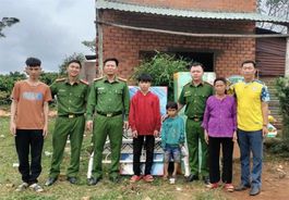 Đắk Nông: Công an xã Quảng Sơn chung tay giúp đỡ các cháu nhỏ có hoàn cảnh đặc biệt khó khăn