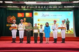 Phụ nữ Công an tỉnh Sóc Trăng – “Mẹ đỡ đầu tiêu biểu”