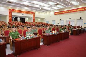 Công an Hưng Yên khai mạc tập huấn điều lệnh, quân sự, võ thuật năm 2024