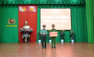 Bình Thuận: Trao kinh phí hỗ trợ xây dựng nhà “Nghĩa tình đồng đội”