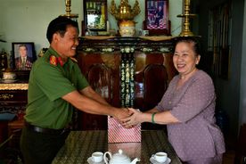 Tiền Giang: Công an tỉnh thăm, tặng quà cán bộ, chiến sĩ tham gia Kế hoạch phản gián CM12