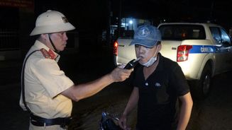 Tiền Giang: Tăng cường kiểm tra nồng độ cồn, bảo đảm an toàn giao thông dịp lễ 30/4 - 1/5/2024