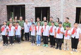 Vui mừng, phấn khởi được sống trong những ngôi nhà Bộ Công an xây dựng