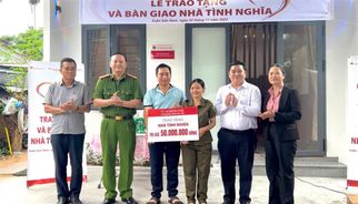 Phú Yên: Trao 3 ngôi nhà tình nghĩa, nghĩa tình đồng đội