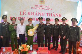 Cụm thi đua số 4 Bộ Công an khánh thành và bàn giao “Nhà nghĩa tình đồng đội” tặng cán bộ, chiến sỹ có hoàn cảnh khó khăn