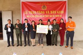 Bộ Công an trao nhà cho đồng bào bị thiệt hại bởi thiên tai tại tỉnh Sơn La