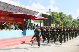 Bế giảng khóa huấn luyện công dân thực hiện nghĩa vụ tham gia Công an nhân dân năm 2024