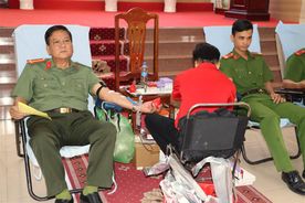 “Giọt hồng tình nguyện” - Nghĩa cử cao đẹp hiến máu cứu người