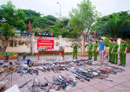 Hà Tĩnh: Vận động, thu hồi nhiều khẩu súng, vật liệu nổ, công cụ hỗ trợ