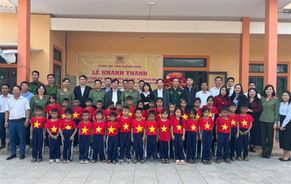 Công an Quảng Bình bàn giao nhà nội trú cho giáo viên tại bản Rào Con