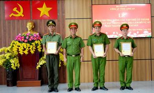 Khen thưởng 04 tập thể có thành tích xuất sắc khám phá nhanh vụ án giết người, cướp tài sản xe ôm