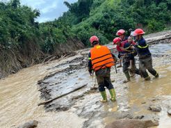 Lũ quét, sạt lở đất làm 2 người tử vong, 10 người mất tích, 02 người bị thương tại Điện Biên