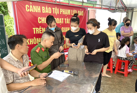 Thanh Hóa: Công an xã Hoằng Thịnh lồng ghép tuyên truyền pháp luật với cấp căn cước cho học sinh