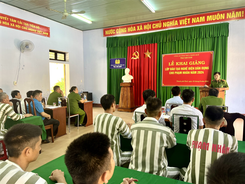 Tuyên truyền, phổ biến giáo dục pháp luật và hướng nghiệp, định hướng, giới thiệu việc làm cho các phạm nhân