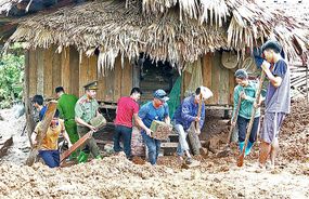 Công an tỉnh Yên Bái hỗ trợ người dân xây dựng nơi ở mới, giúp nhanh chóng ổn định cuộc sống sau mưa lũ, sạt lở đất