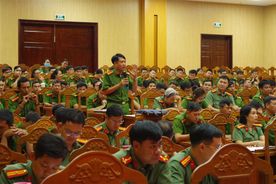 Đảng ủy, lãnh đạo Công an tỉnh Ninh Thuận đối thoại với lực lượng Công an xã