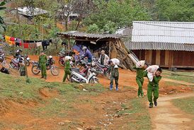 Tuổi trẻ Công an Yên Bái chung tay xóa nhà, tạm, nhà dột nát