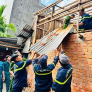 Công an Bến Tre hỗ trợ Đội viên Đội dân phòng xóa nhà tạm, nhà dột nát