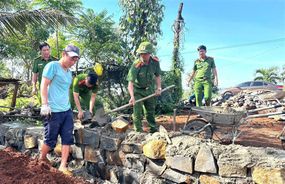 Công an xã trên địa bàn tỉnh Đắk Nông nỗ lực chung tay xóa nhà tạm, nhà dột nát
