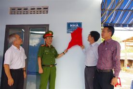 Công an Ninh Thuận bàn giao nhà Chương trình “Xóa nhà tạm nhà dột nát” tại xã Ma Nới, huyện Ninh Sơn