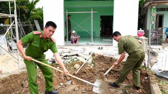 Bình Định: Công an xã xây nhà hỗ trợ hộ nghèo