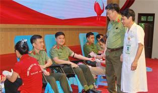 Hơn 400 cán bộ, chiến sỹ Công an tỉnh Nghệ An tham gia hiến máu tình nguyện