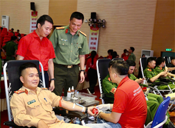 Hơn 300 cán bộ, chiến sĩ Công an tỉnh Bắc Giang tham gia hiến máu tình nguyện