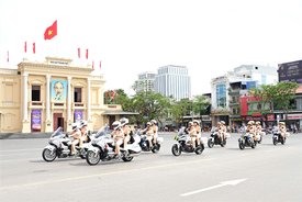 Cao điểm bảo đảm trật tự an toàn giao thông cho lứa tuổi học sinh: Xử lý nghiêm gắn với tuyên truyền, nhắc nhở