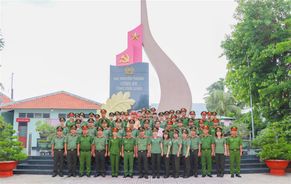 Phụ nữ Công an Vĩnh Long bản lĩnh, nhân văn, kỷ cương, trách nhiệm, Vì an ninh Tổ quốc, vì hạnh phúc gia đình