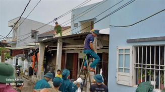 Lực lượng Công an sát cánh cùng nhân dân phòng chống Bão số 6