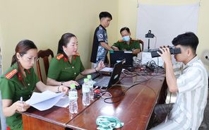 Triển khai thu nhận hồ sơ cấp thẻ căn cước cho phạm nhân đang chấp hành án tại Trại giam Định Thành