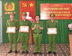 Công an tỉnh Bạc Liêu trao thưởng các tập thể, cá nhân có thành tích trong cứu nạn, cứu hộ