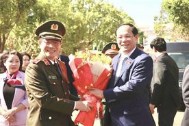 Phó Chủ tịch Quốc hội cùng Đoàn công tác đến thăm, chúc Tết Công an tỉnh Đắk Lắk