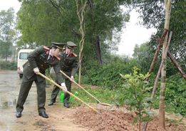 Công an các địa phương hưởng ứng Tết trồng cây “Đời đời nhớ ơn Bác Hồ - Xuân Ất Tỵ 2025”