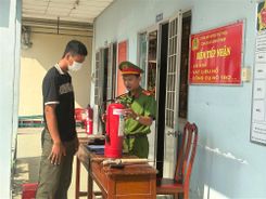 Cảnh báo tình trạng sử dụng vũ khí, vật liệu nổ, công cụ hỗ trợ để gây án