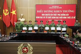 Thái Bình: Khen thưởng Ban chuyên án triệt phá đường dây đánh bạc quy mô lớn hoạt động liên tỉnh