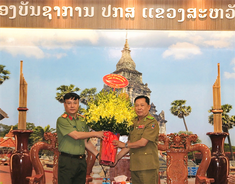 Công an Quảng Bình thăm, chúc Tết BunPiMay tại Công an tỉnh Sạ Vẳn Na Khệt và Công an tỉnh Khăm Muồn (Lào)