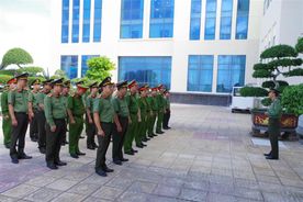 Công an Ninh Thuận tập huấn công tác điều lệnh, quân sự, võ thuật năm 2025