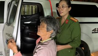 Nữ cán bộ Công an giúp đưa cụ bà đi lạc hơn 700km về quê trong đêm
