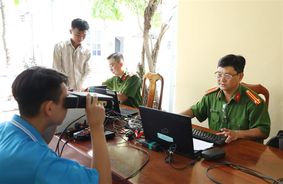 An Giang: Thu nhận hồ sơ cấp căn cước cho các phạm nhân Trại giam Định Thành