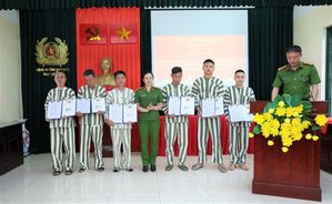 Nam định: Công bố quyết định tha tù trước thời hạn có điều kiện và giảm thời hạn chấp hành án phạt tù cho phạm nhân