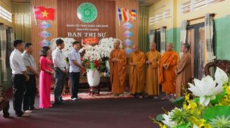 Công an tỉnh Tiền Giang chúc mừng Đại lễ Phật đản